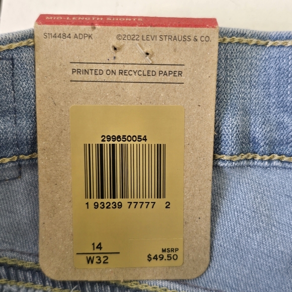NWT Levi's Mid Length Cuffed Shorts Light Wash 32 - Picture 10 of 13